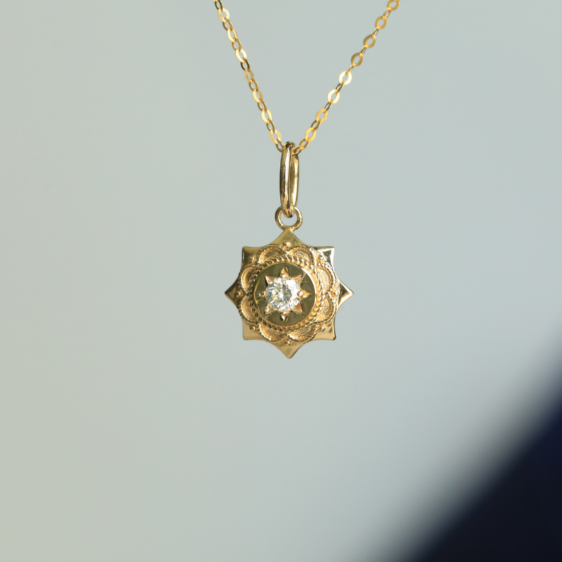 Eight pointed star octagram 18K Gold pendant necklace with Diamond