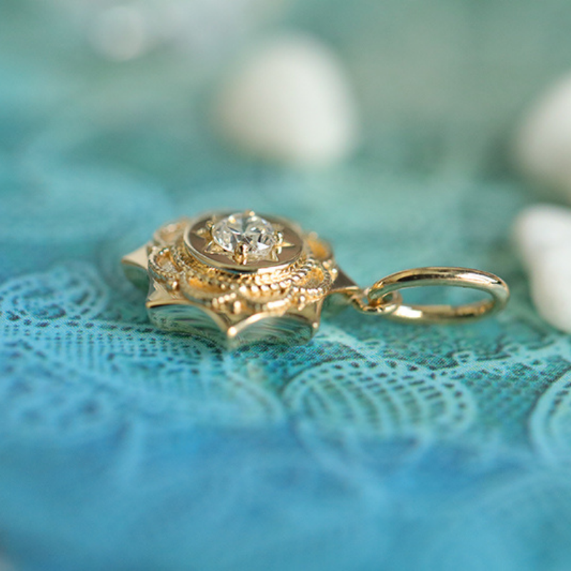 Eight pointed star octagram 18K Gold pendant necklace with Diamond