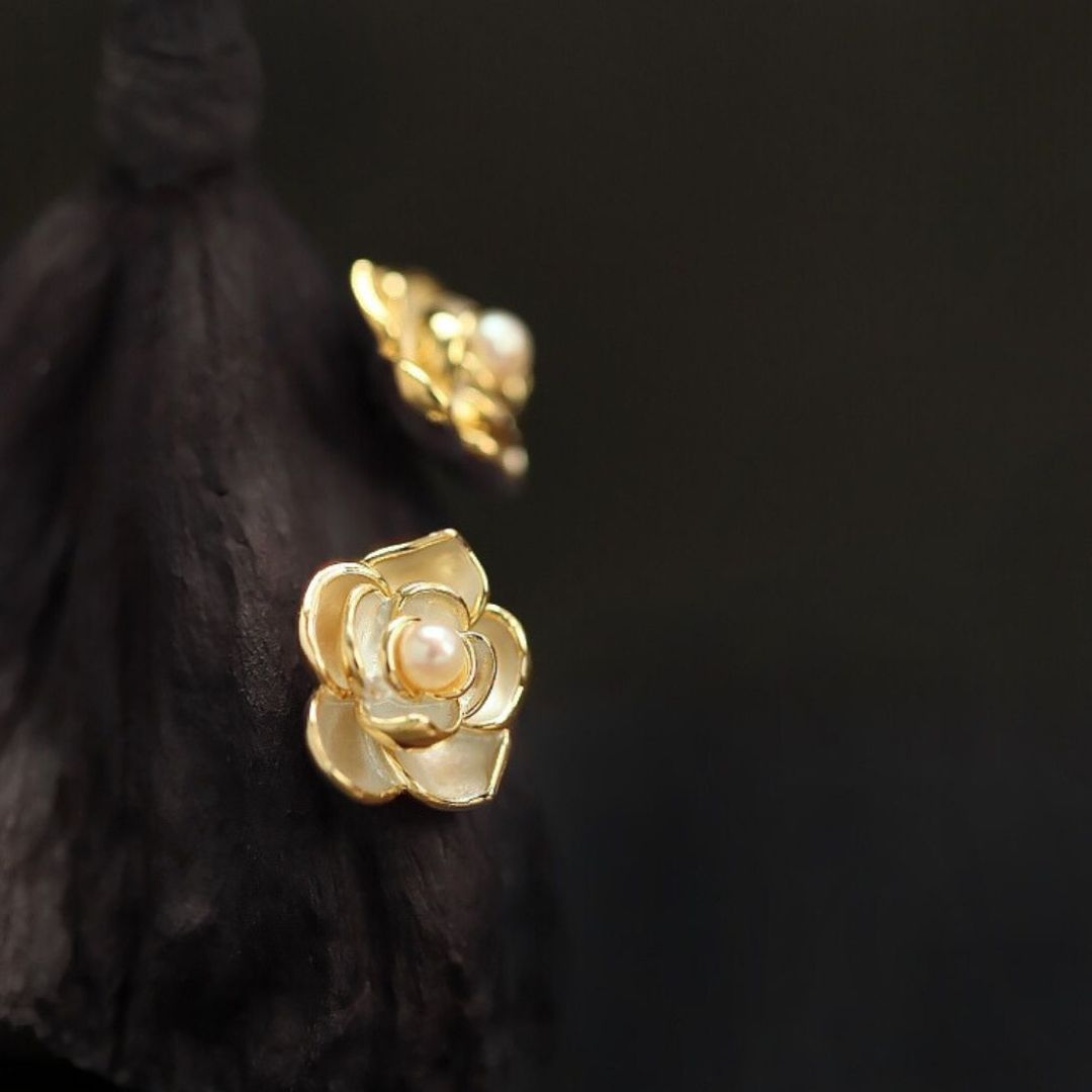 Tiny jasmine flower stud earrings, Jasmine flower earrings, Small jasmine stud earrings, Jasmine flower jewelry, Dainty jasmine earrings, Floral stud earrings, Jasmine blossom earrings, Delicate flower stud earrings, Gold jasmine stud earrings, Jasmine flower gift earrings