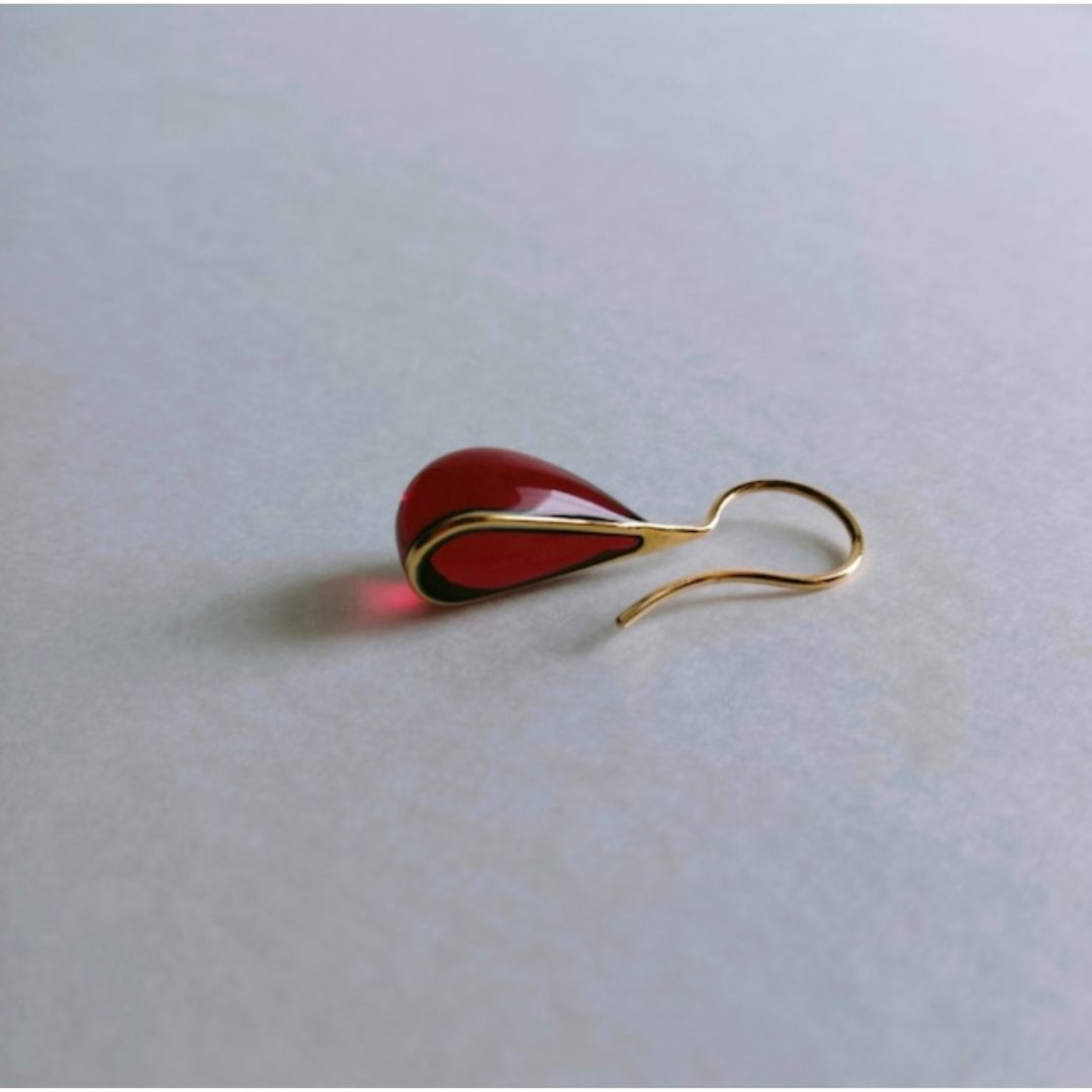 Japan Designer brand Knap handmade jewelry handcrafted teardrop glass stud earrings red..