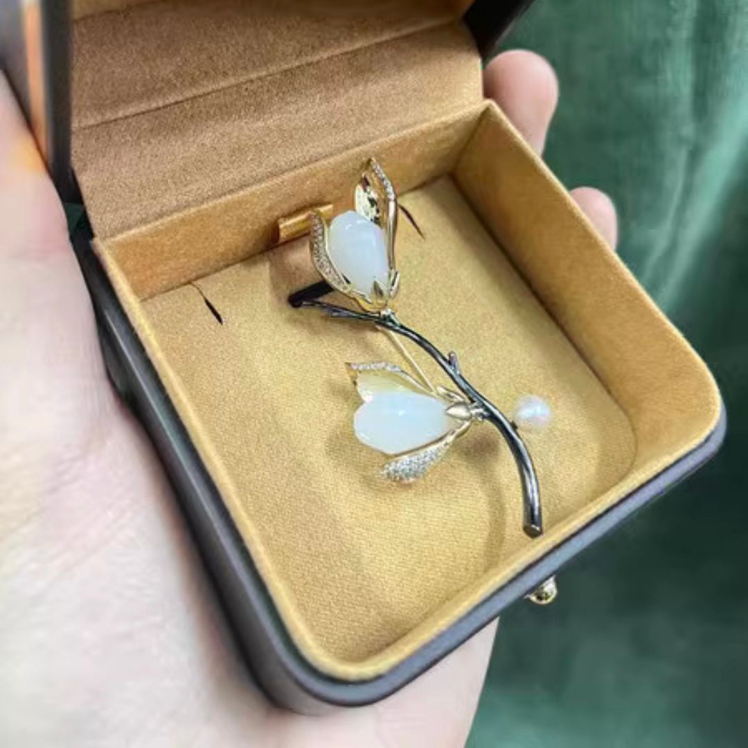 Magnolia Brooch| Magnolia Pearl Pin| White Floral Wedding Brooch| Magnolia Jewelry| Scarf Brooch |Spring Flower Brooch| Mother's Day Gift