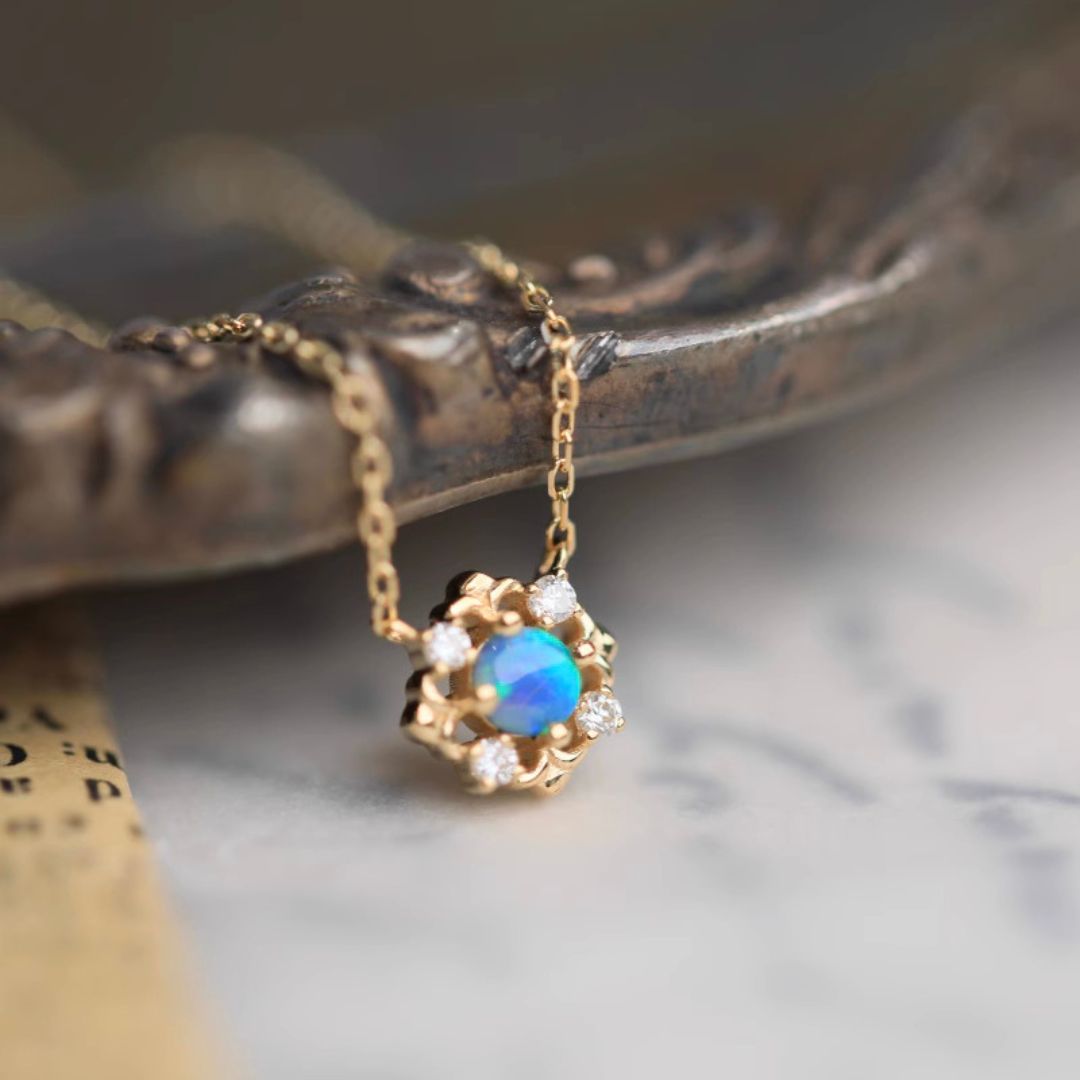 Stunning Antique Opal Round Cluster Diamond 18K Gold pendant necklace