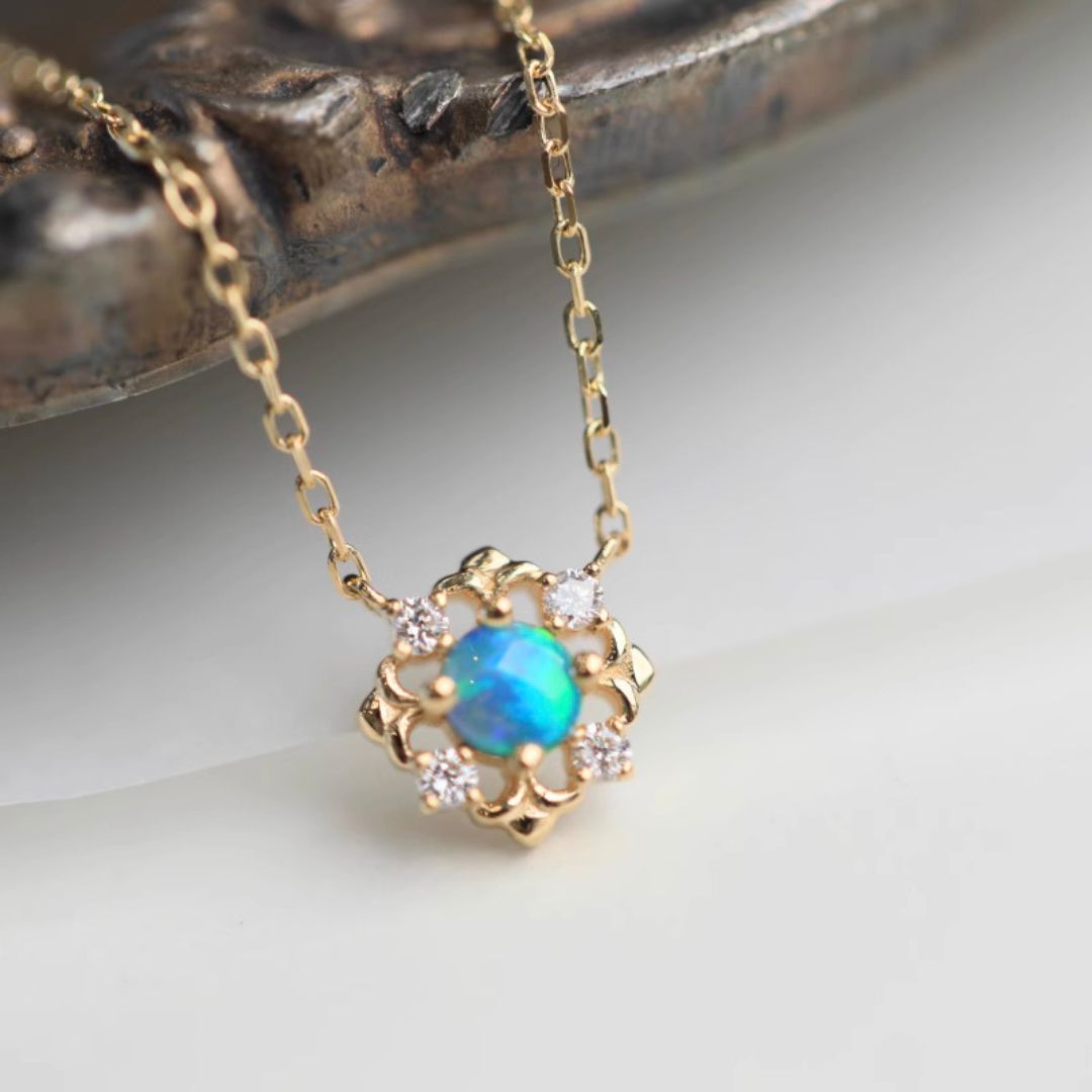Stunning Antique Opal Round Cluster Diamond 18K Gold pendant necklace