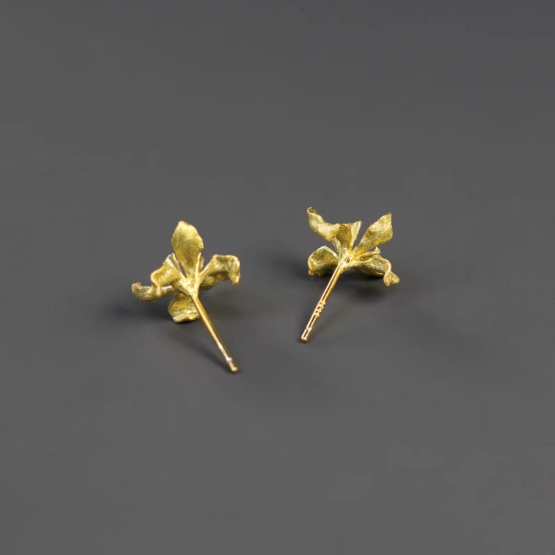 Iris petal artistic gold vermeil S925 sterling silver stud earrings - Product studio 1